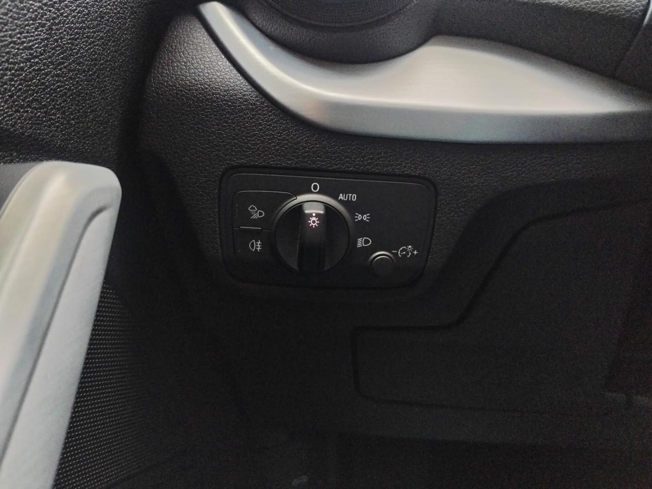 Audi Q2 35 TDI quattro S tronic Identity Black