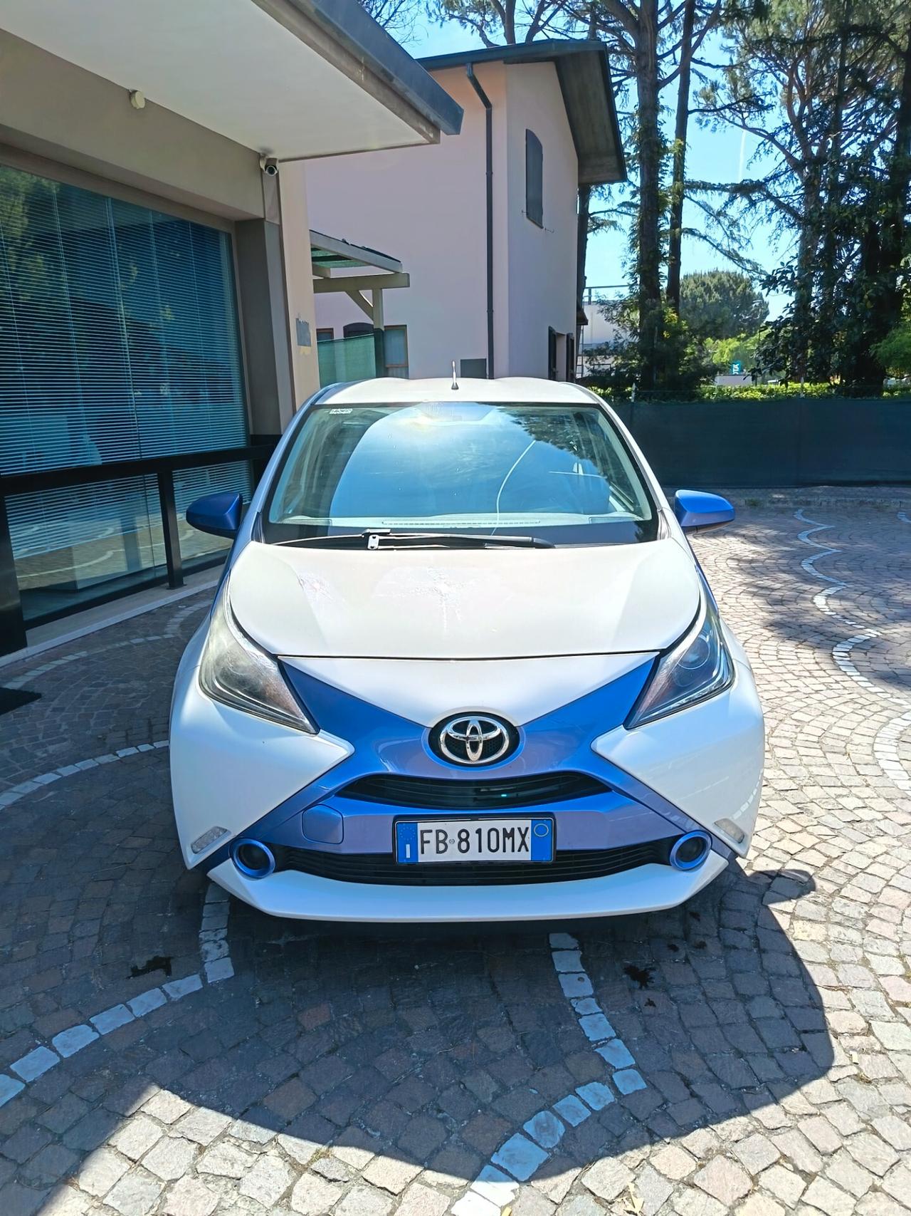 Toyota Aygo 1.0 VVT-i 69 CV 5 porte x-cool