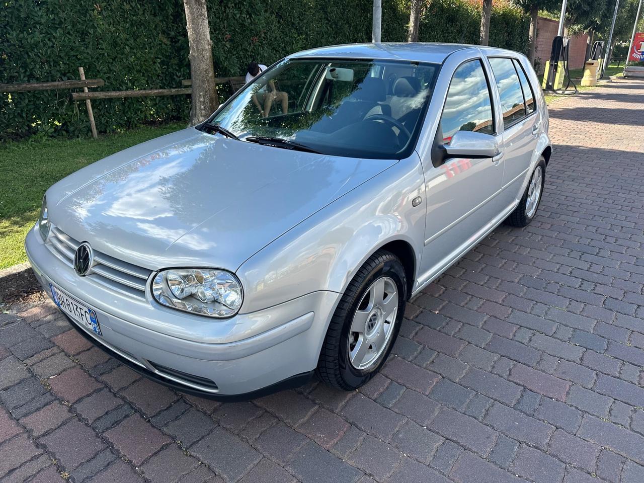 Volkswagen Golf 1.6 benz 2000