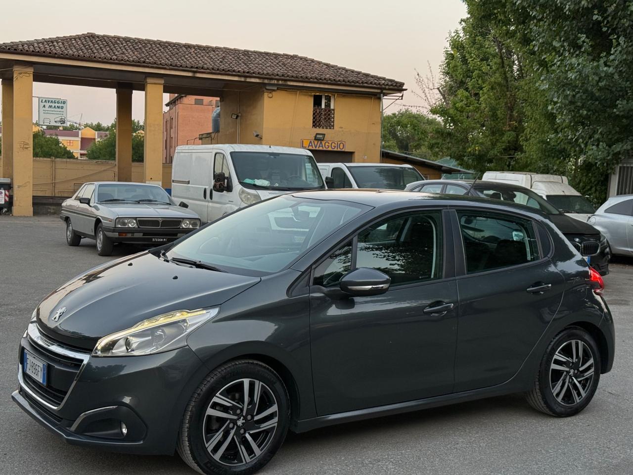 Peugeot 208 PureTech 82 5 porte Allure