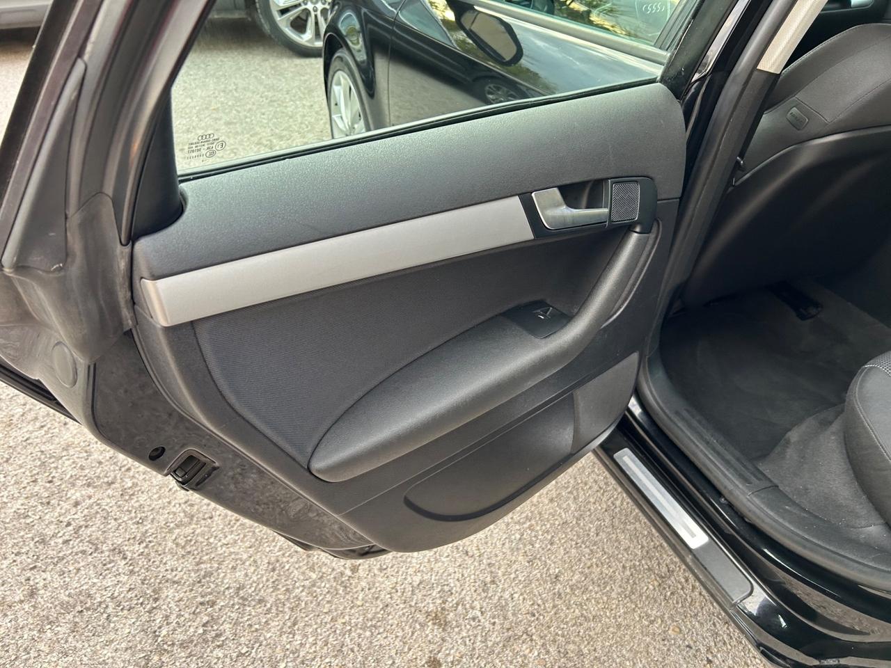 Audi A3 SPB 1.6 TDI 105 CV CR Ambiente Euro5