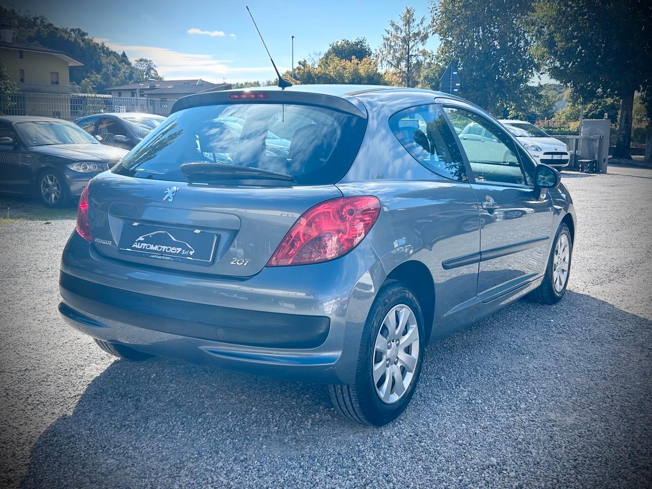 Peugeot 207 1.4 8V 75CV