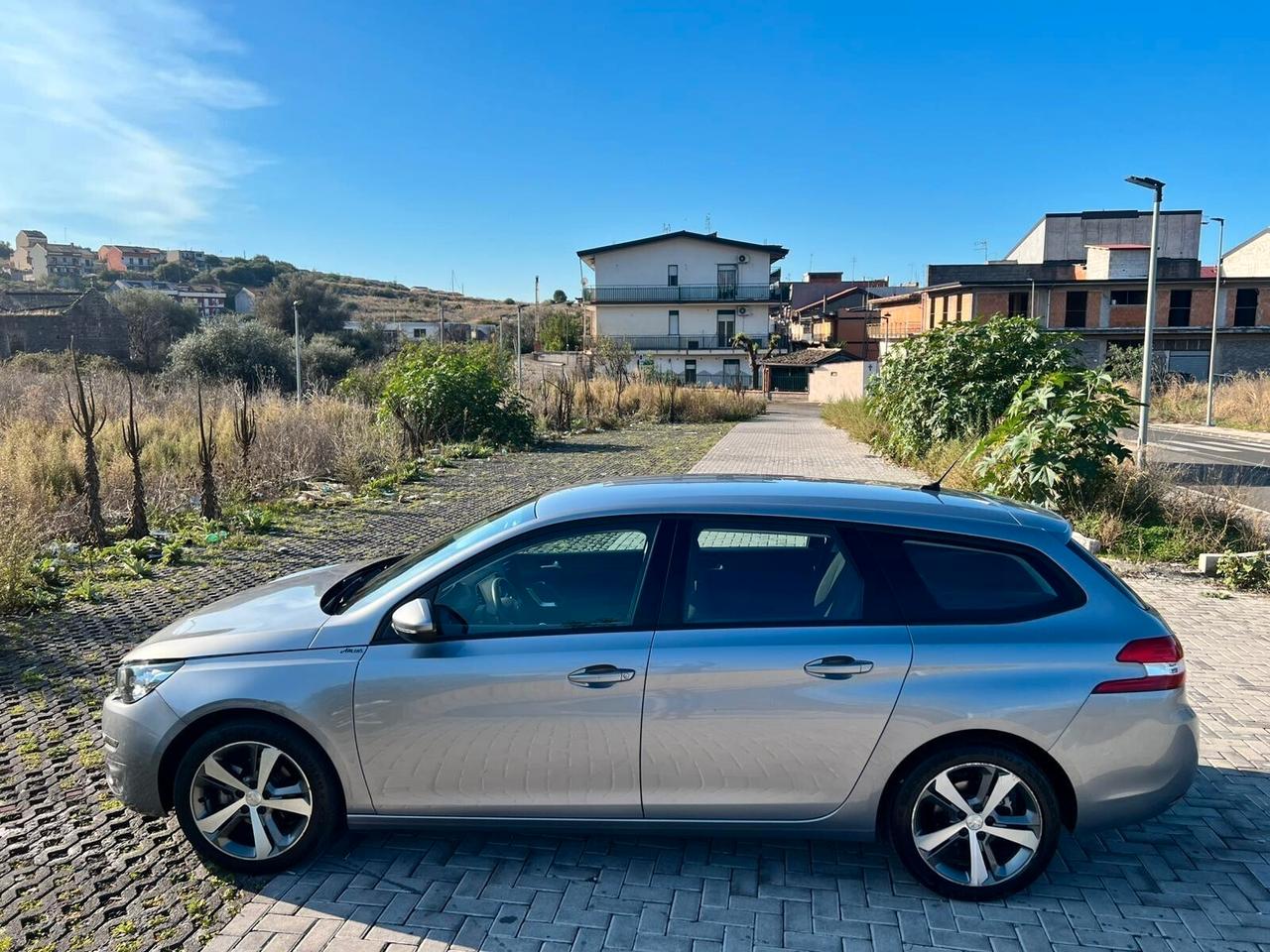 Peugeot 308 BlueHDi 1.6 diesel 120cv SW Allure perfetta anno 2017