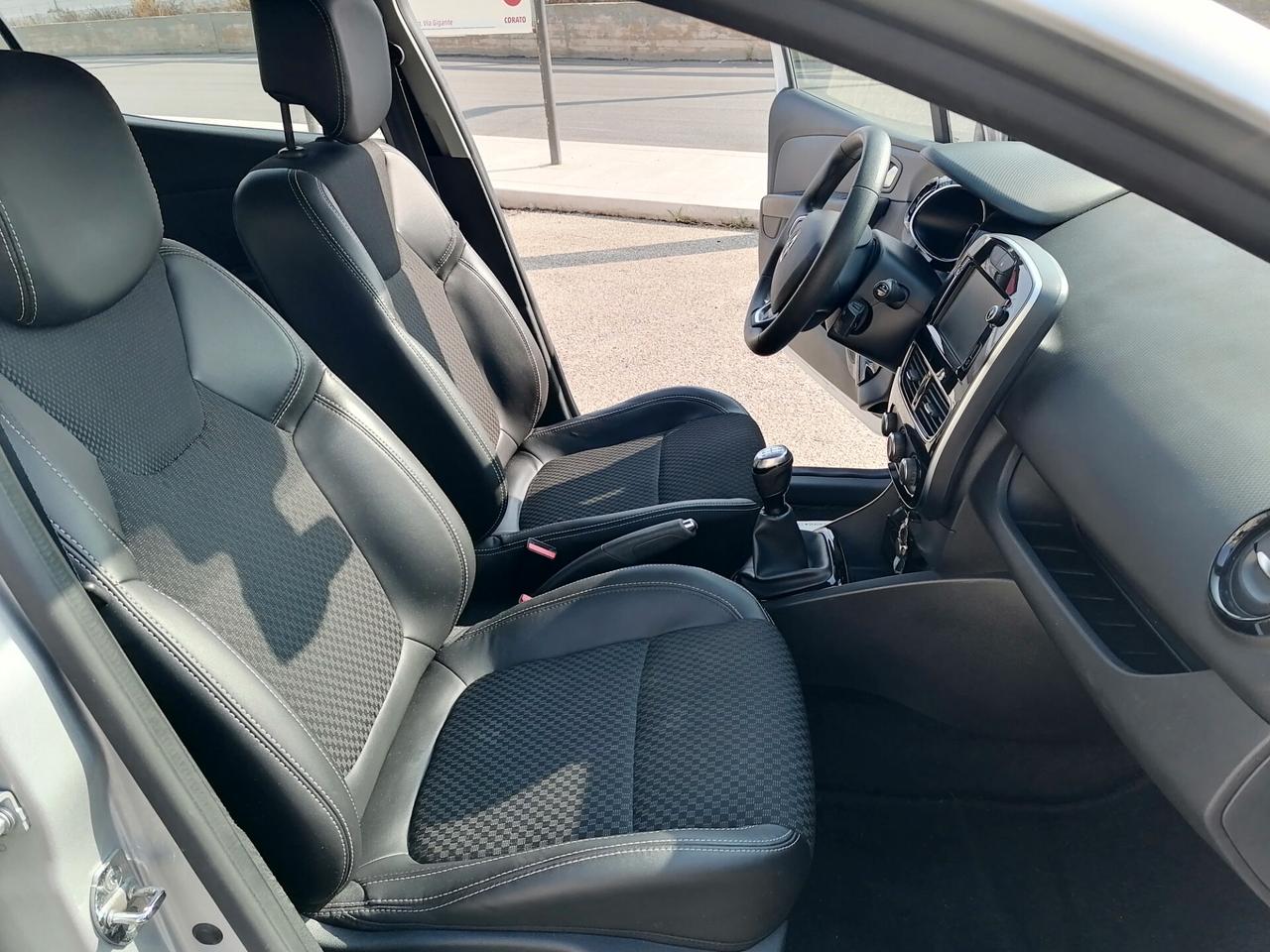 Renault Clio 1.5 dCi 75 CV 5 porte Moschino 2019 full