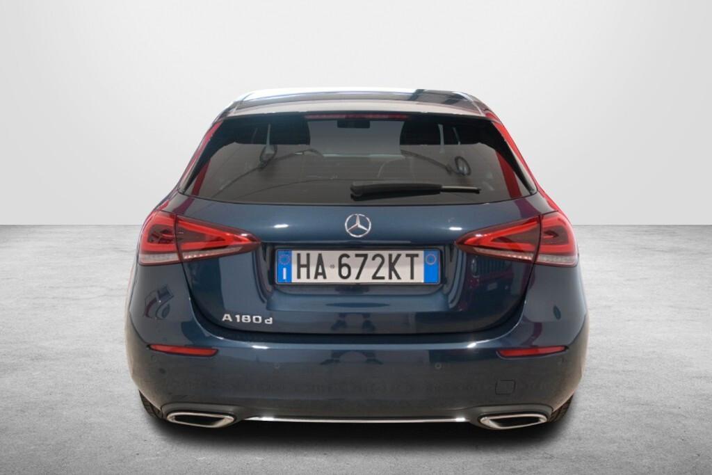 MERCEDES-BENZ A 180D 116CV 6M. SPORT ( FARI LED - AMBIENT LIGHTS - CRUISE - PELLE - NAVI PREMIUM - PARK ASSIST - TELECAMERA POST. - CERCHI 17 )