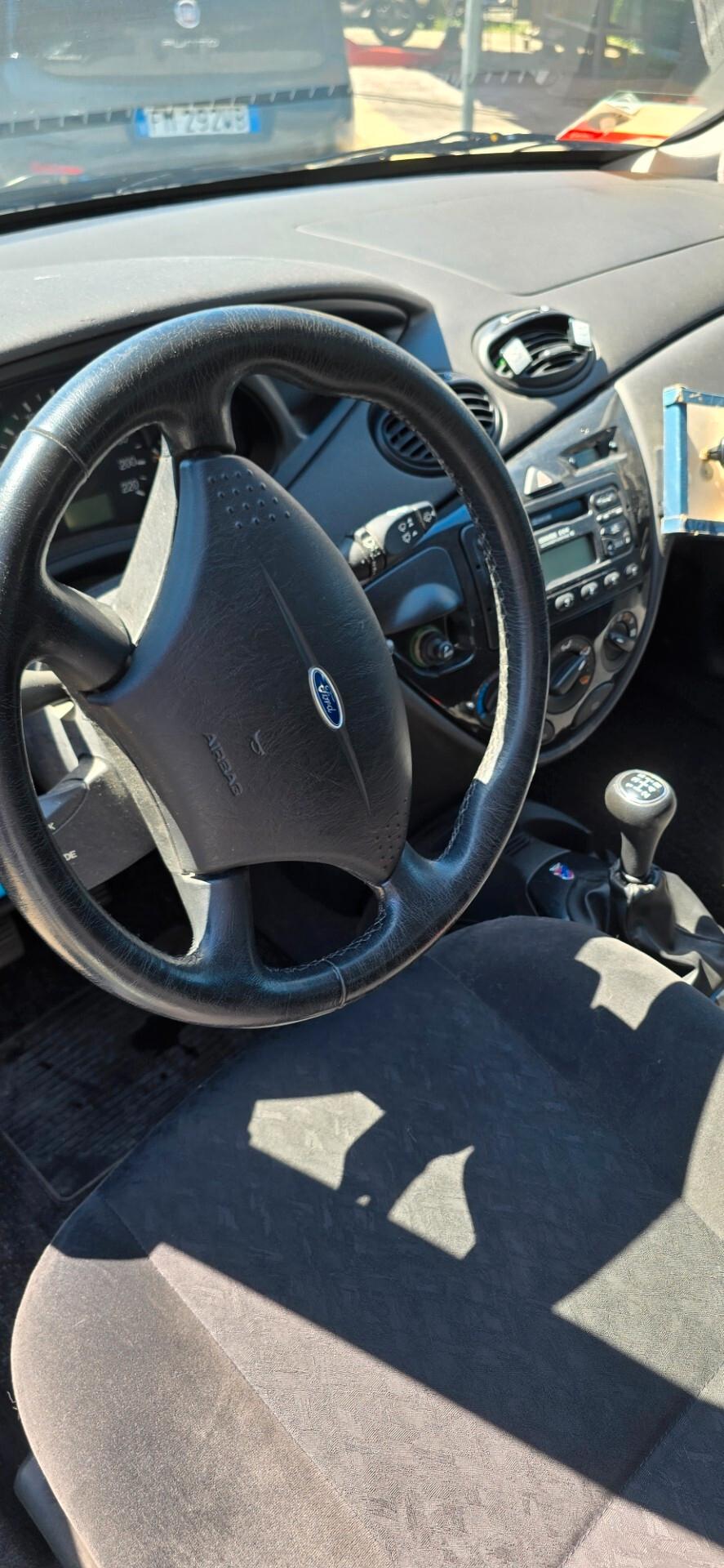 Ford Focus 1.6i 16V cat 5p. Ghia