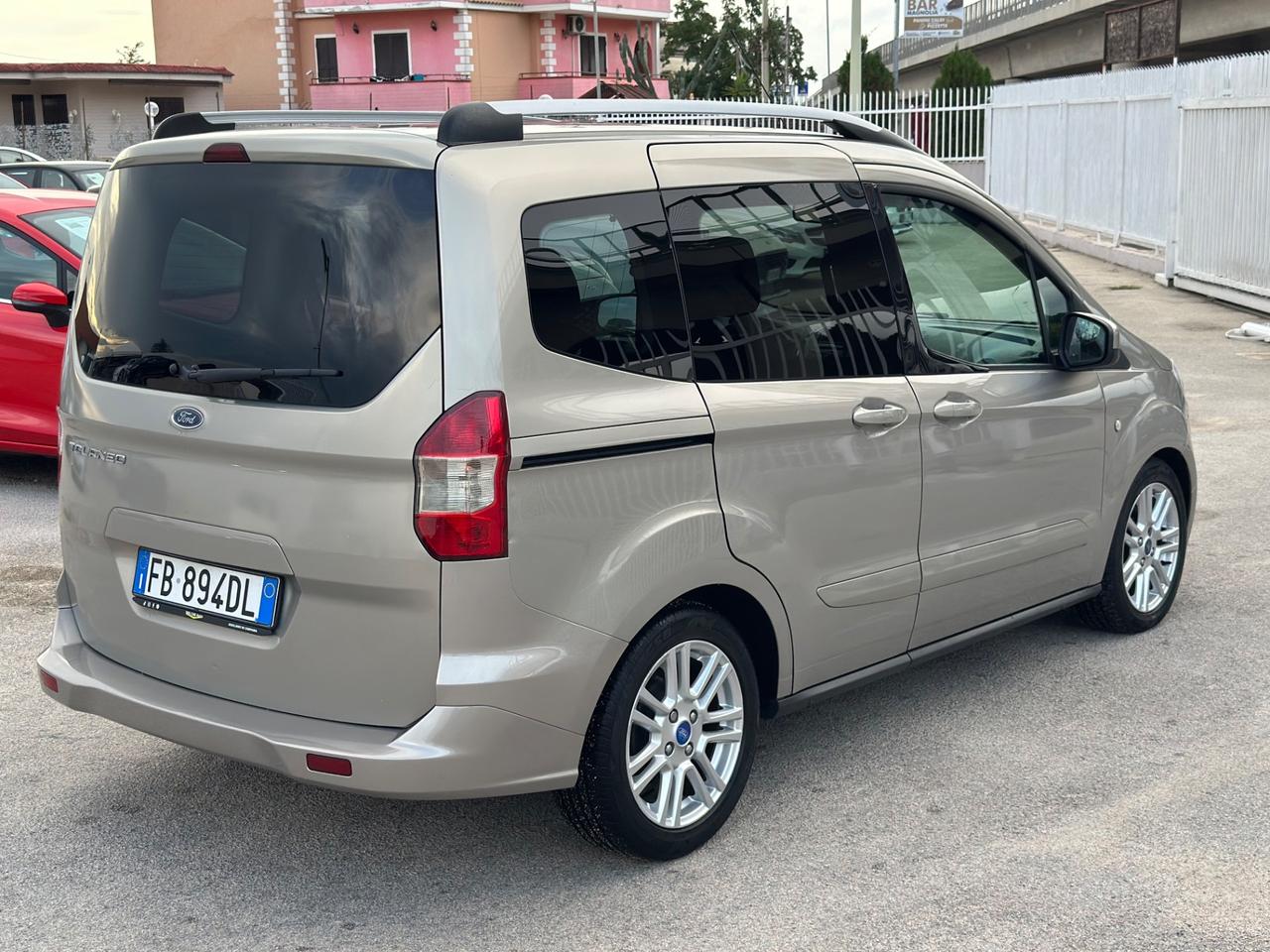 Ford Tourneo Courier 2015 1.6 TDCI 95 CV Titanium XFETTA