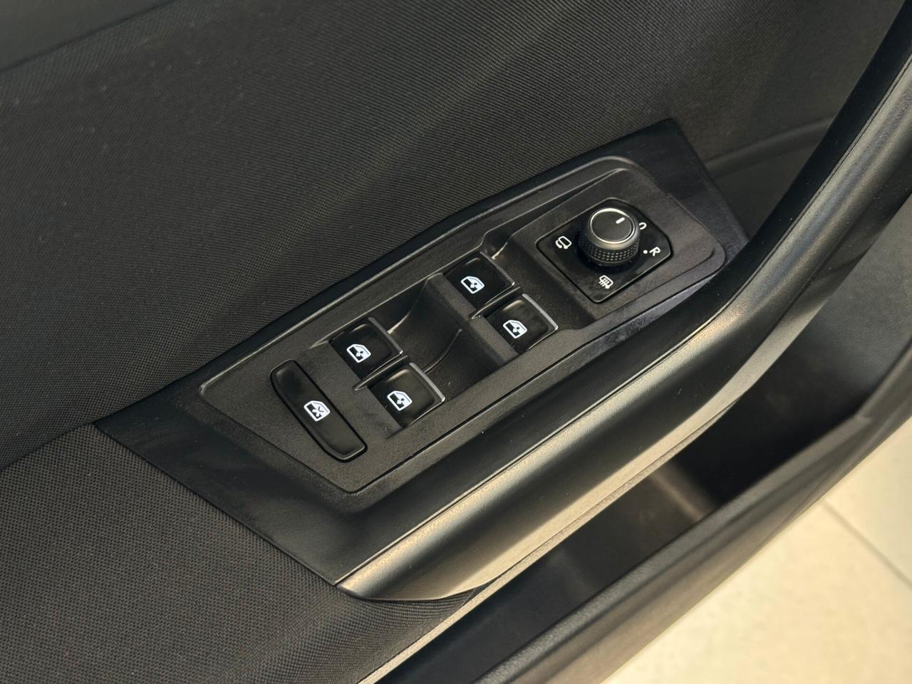 VOLKSWAGEN T-ROC 2.0cc 150CV 4X4 AUTOMATICO DSG