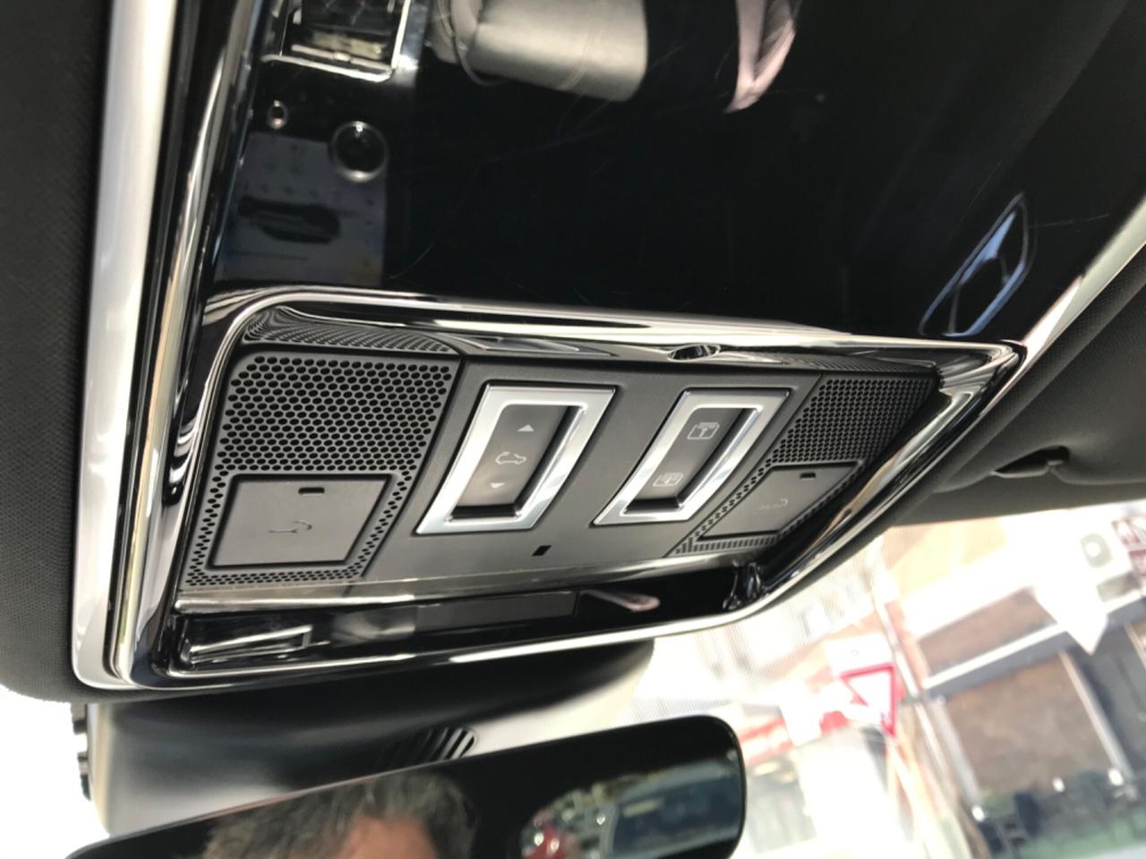 Land Rover Range Rover Velar 3.0 V6 SD6 300 CV R-Dynamic SE. Garanzia ufficiale Land Rover