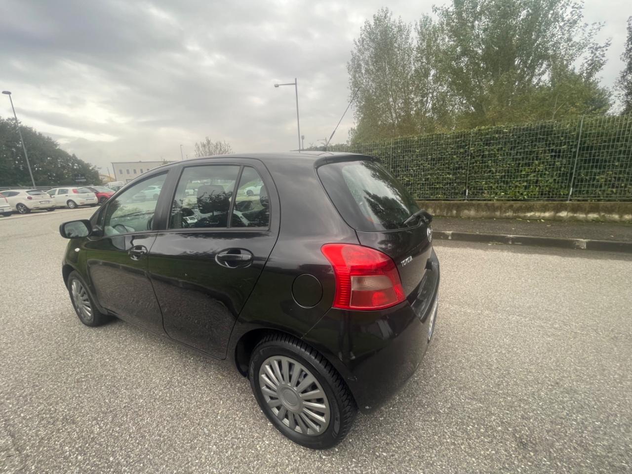 Toyota Yaris 1.0 5 porte