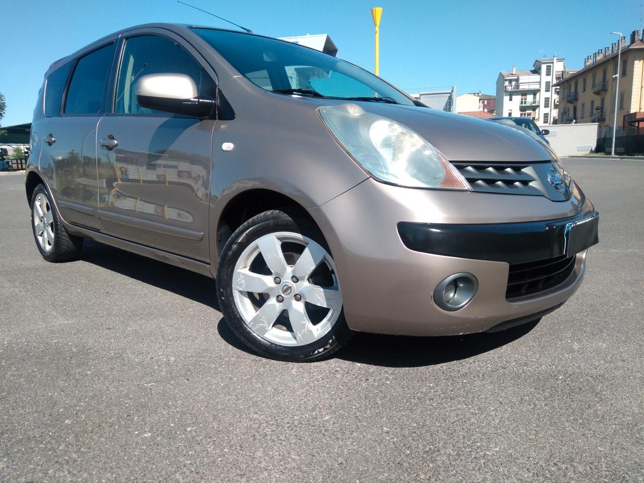 Nissan Note 1.6 16V 110cv cambio automatico x neopatentati