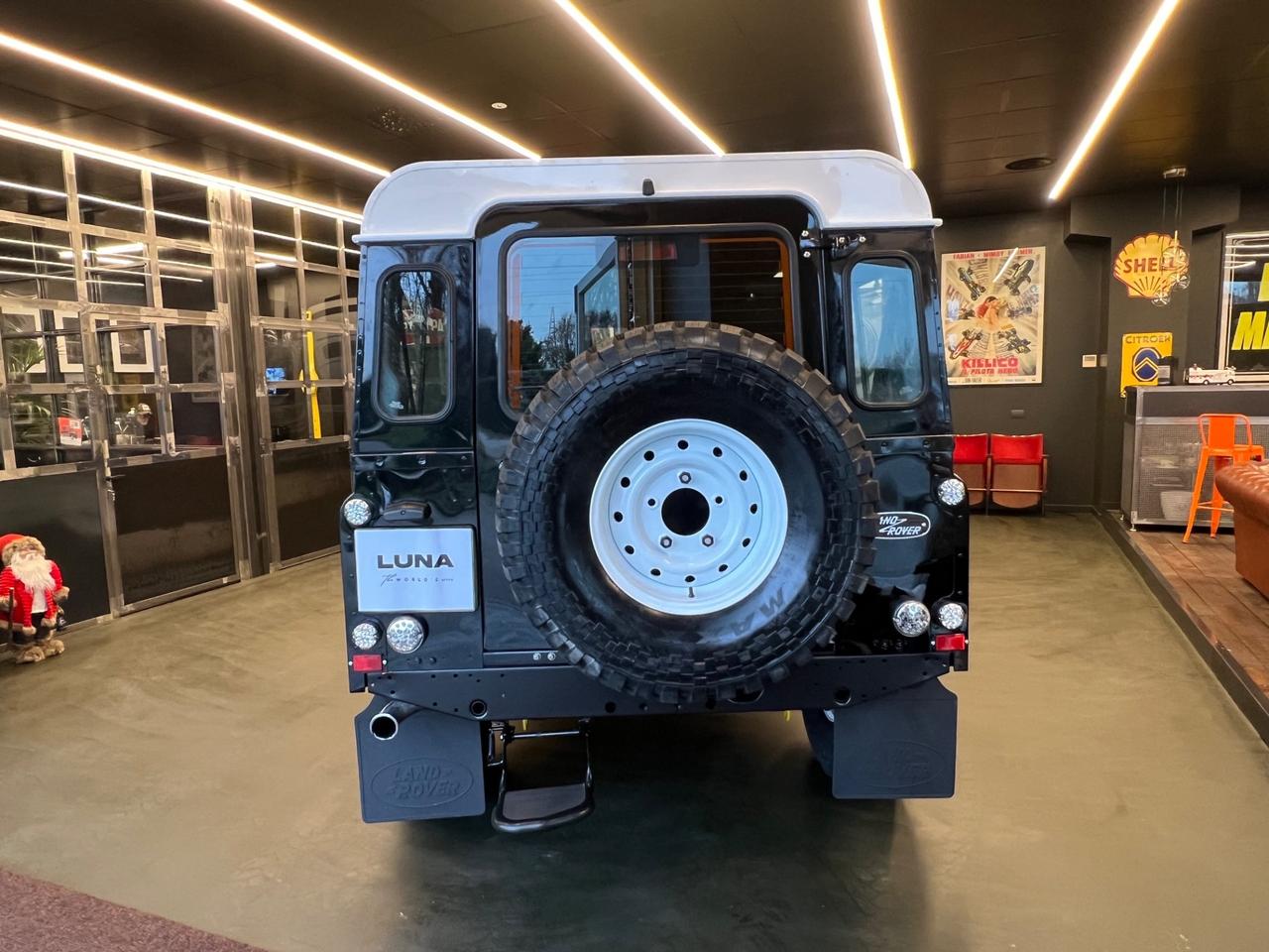 Land Rover Defender 110 2.4 TD4 Station Wagon SE