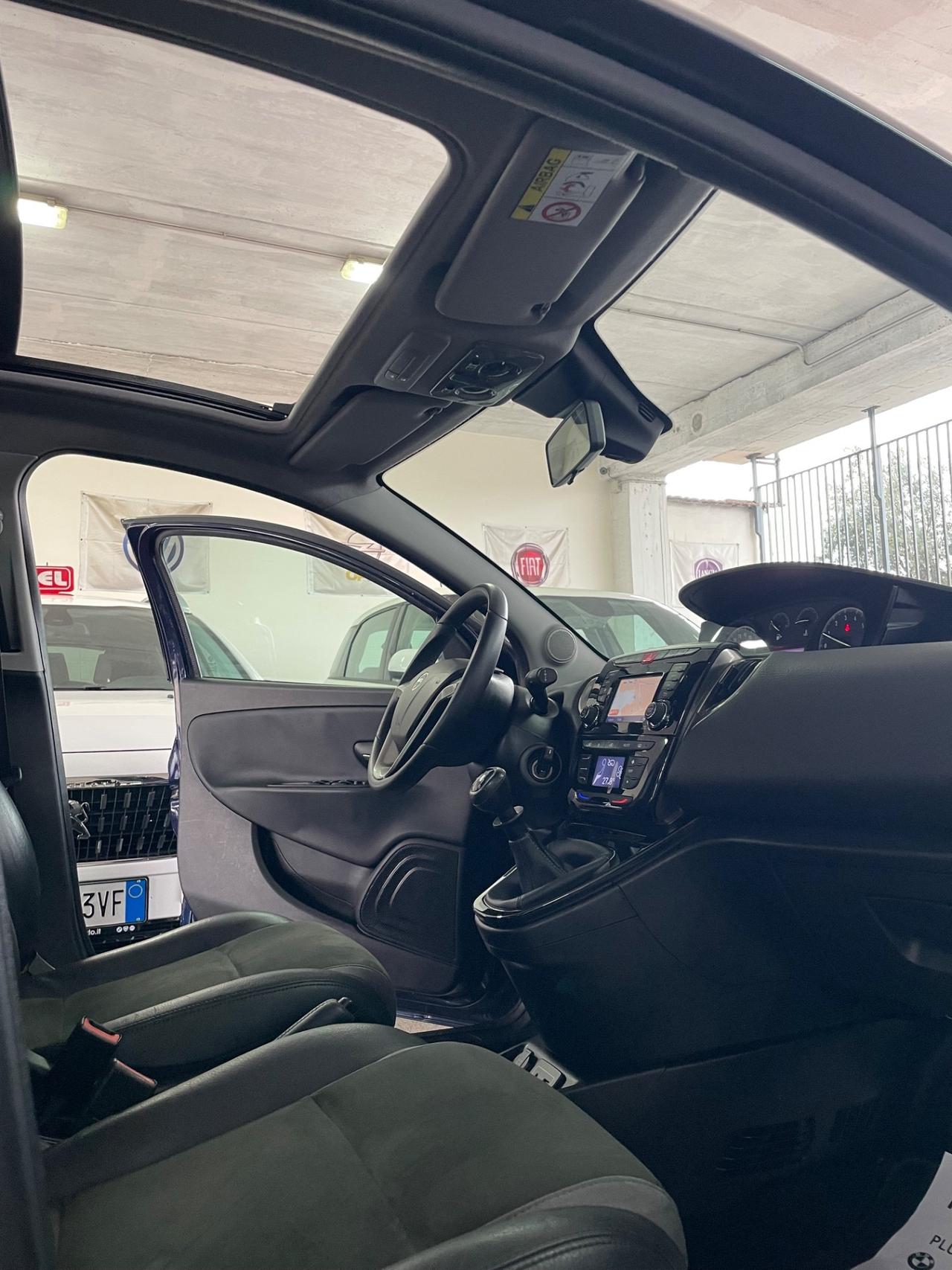 Lancia Ypsilon 1.2 69 CV 5 porte GPL Ecochic Unyca tetto nav sensori pelle