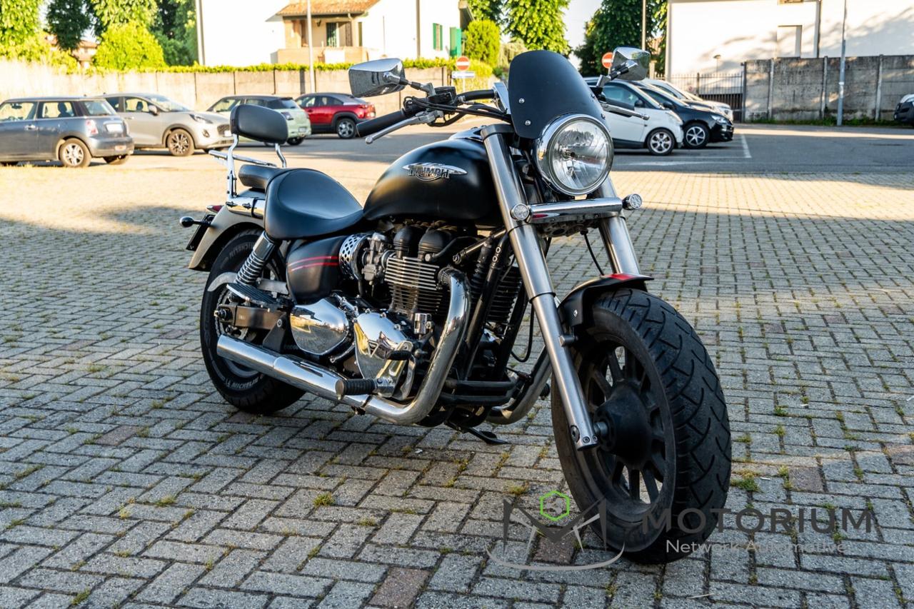 TRIUMPH America 900