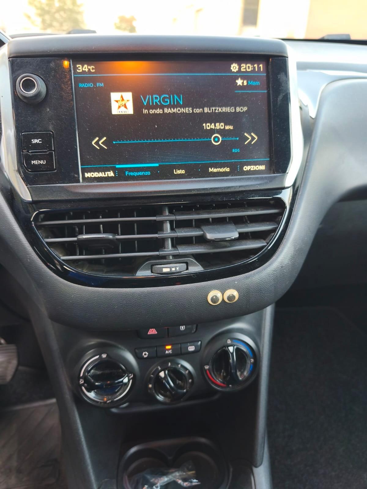 Peugeot 208 2017---1.2 Benzina Neopatentati