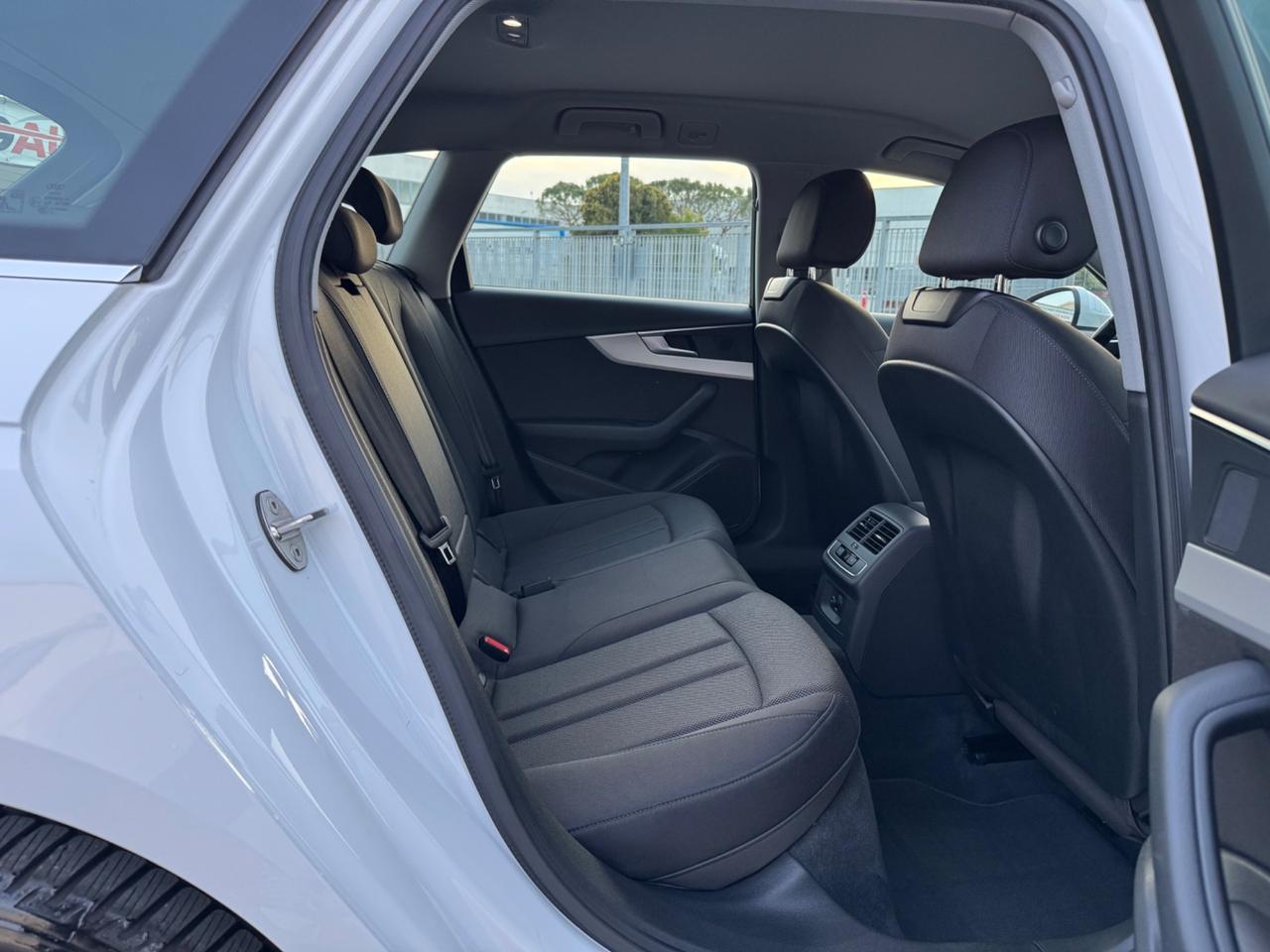 Audi A4 Avant 30 TDI/136 CV S tronic Business Advanced