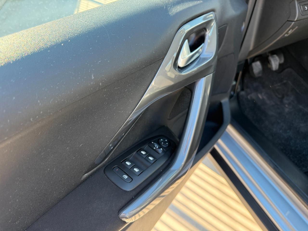 PEUGEOT 2008 2017 1.2 BENZINA 82 CV 82.000 KM