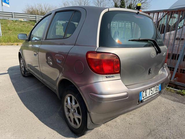 TOYOTA Yaris 1.3i 16V cat 5 porte Sol