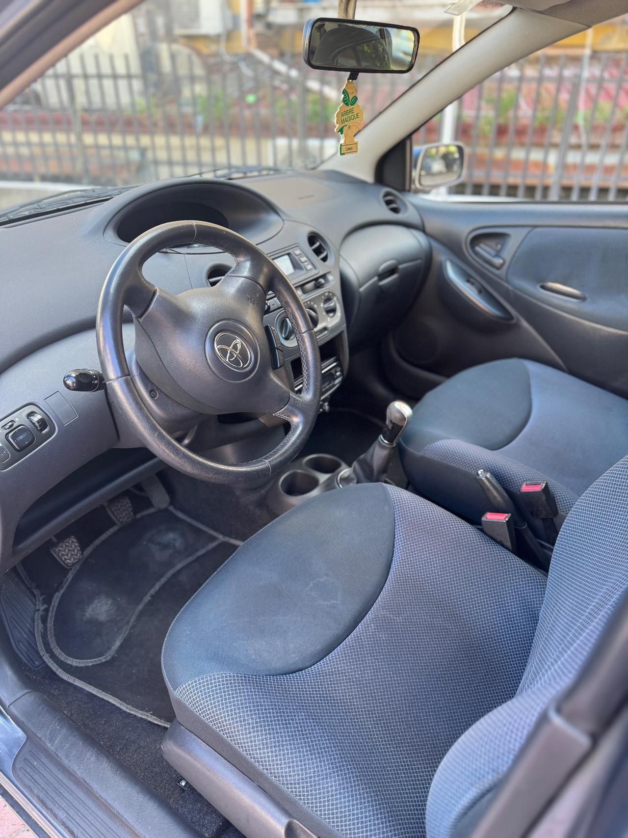 Toyota Yaris 1.0i 16V cat 5 porte Sol