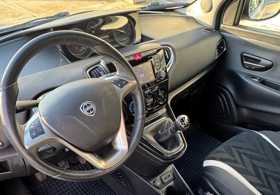 Lancia Ypsilon 1.2 69 CV 5 porte Gold