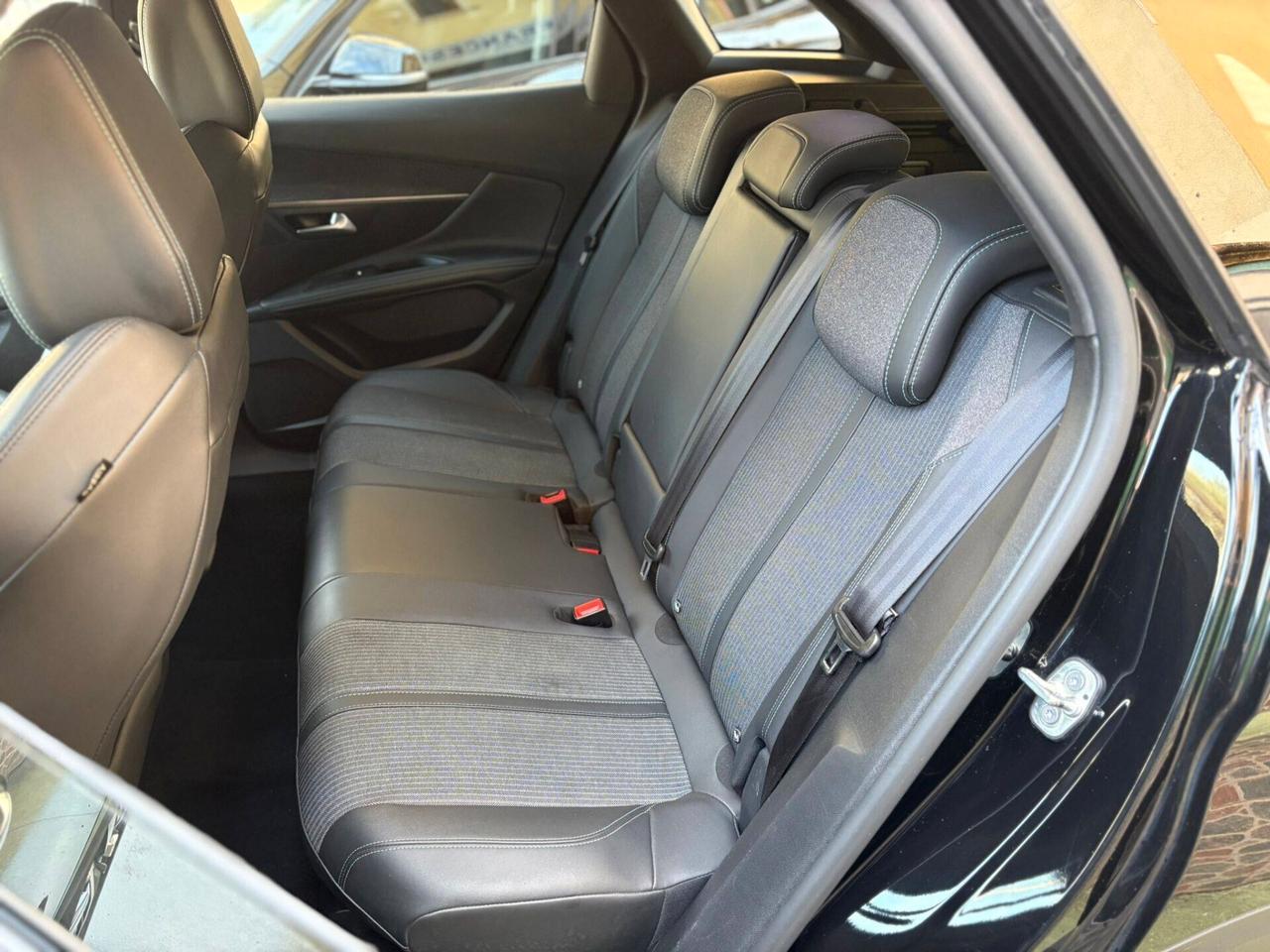 Peugeot 3008 1.5 EAT8 Allure 130cv - 2022