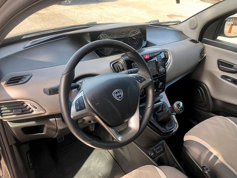 Lancia Ypsilon 1.2 69 CV 5 porte Silver