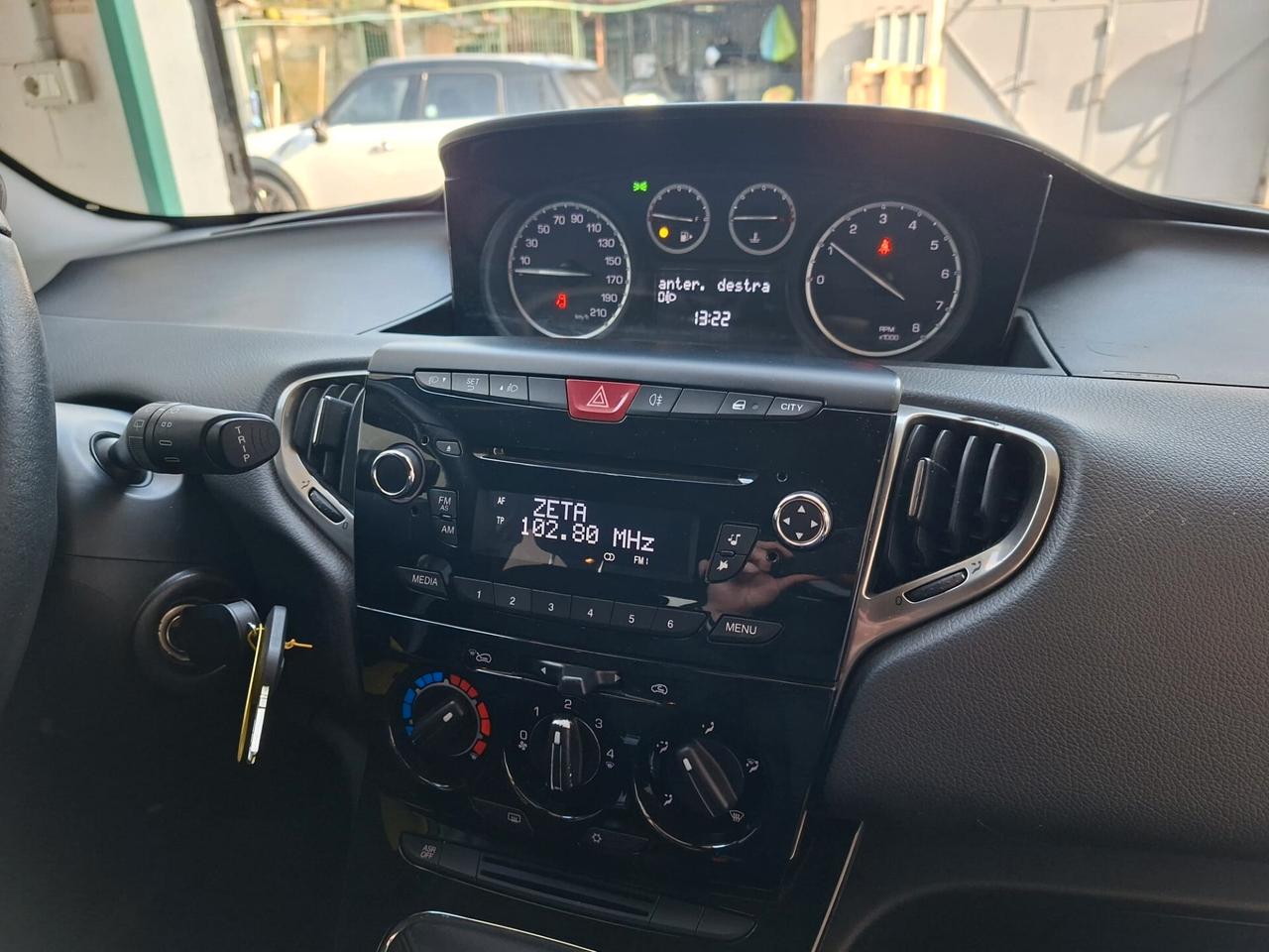 Lancia Ypsilon 1.2 8v Gold 69cv E6, ok neop.