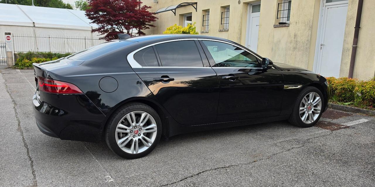 Jaguar XE 2.0 D Turbo aut. Portfolio