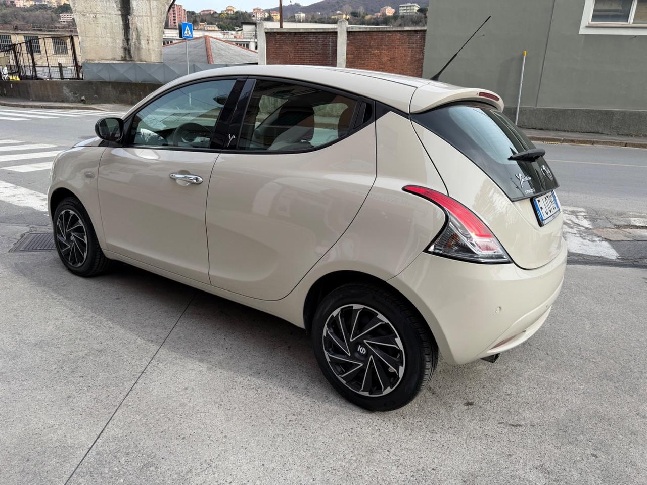 LANCIA YPSILON 1.2 NEOPATENTATI KM 26 MILA !!!