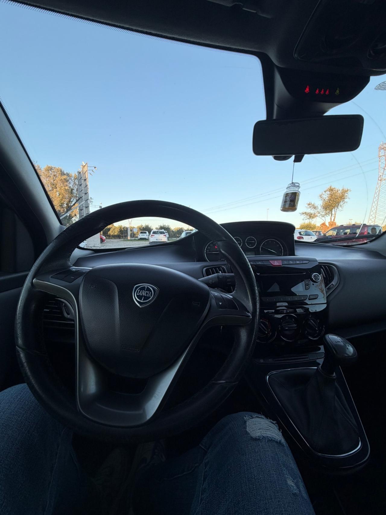 Lancia Ypsilon 0.9 TwinAir 85 CV 5 porte S&S DFN Platinum