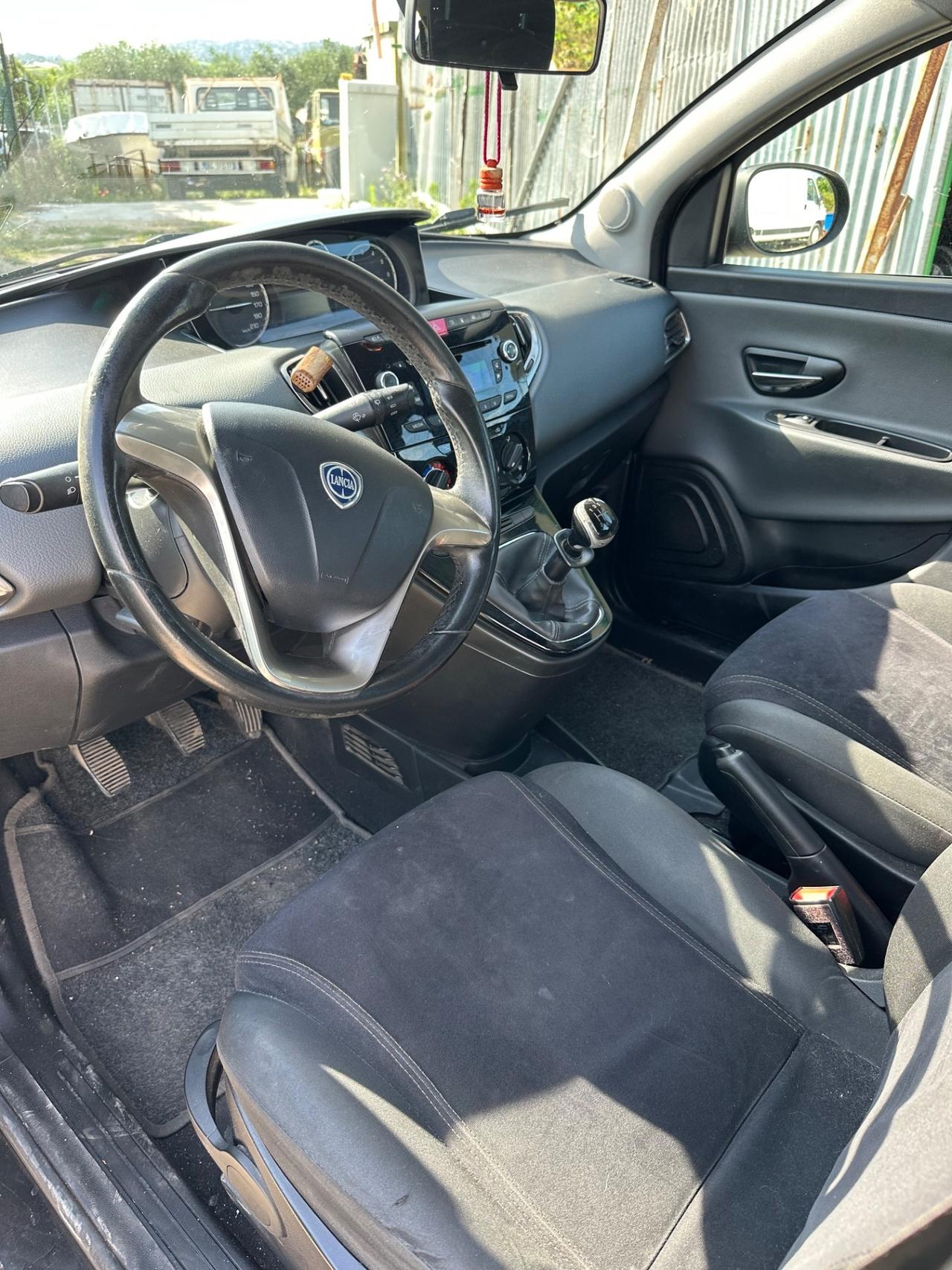 Lancia Ypsilon 1.2 69 CV 5 porte GPL Ecochic Silver