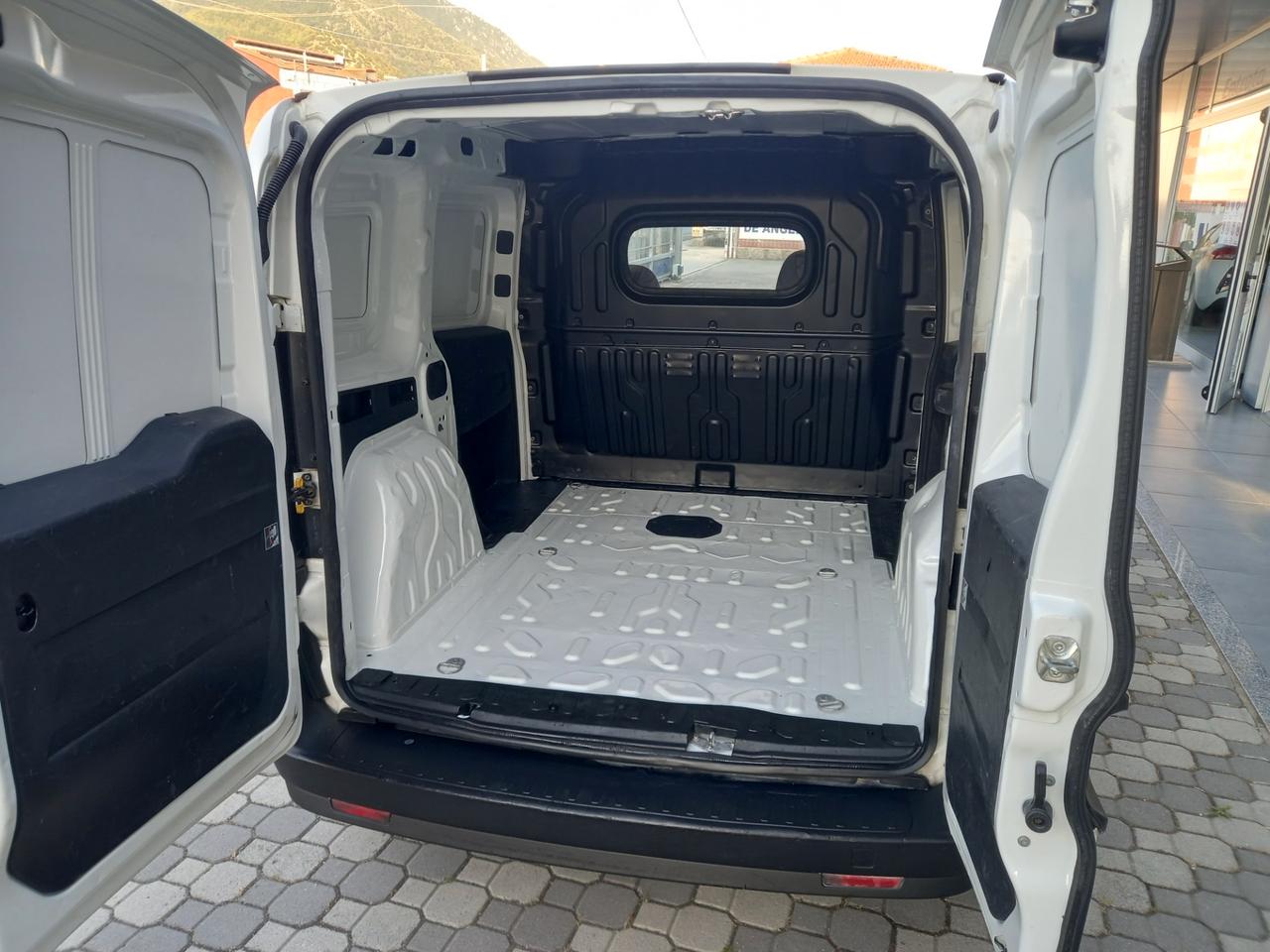 Fiat Doblo CARGO M-JET PORTA LATERALE *128.000 KM* AUTOCARRO