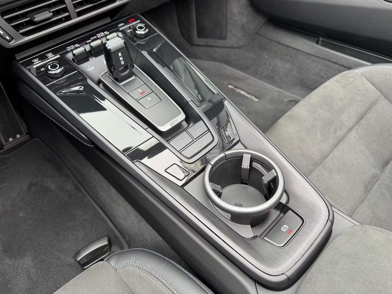 Porsche 911 Carrera GTS Cabriolet possibilità noleggio no scoring