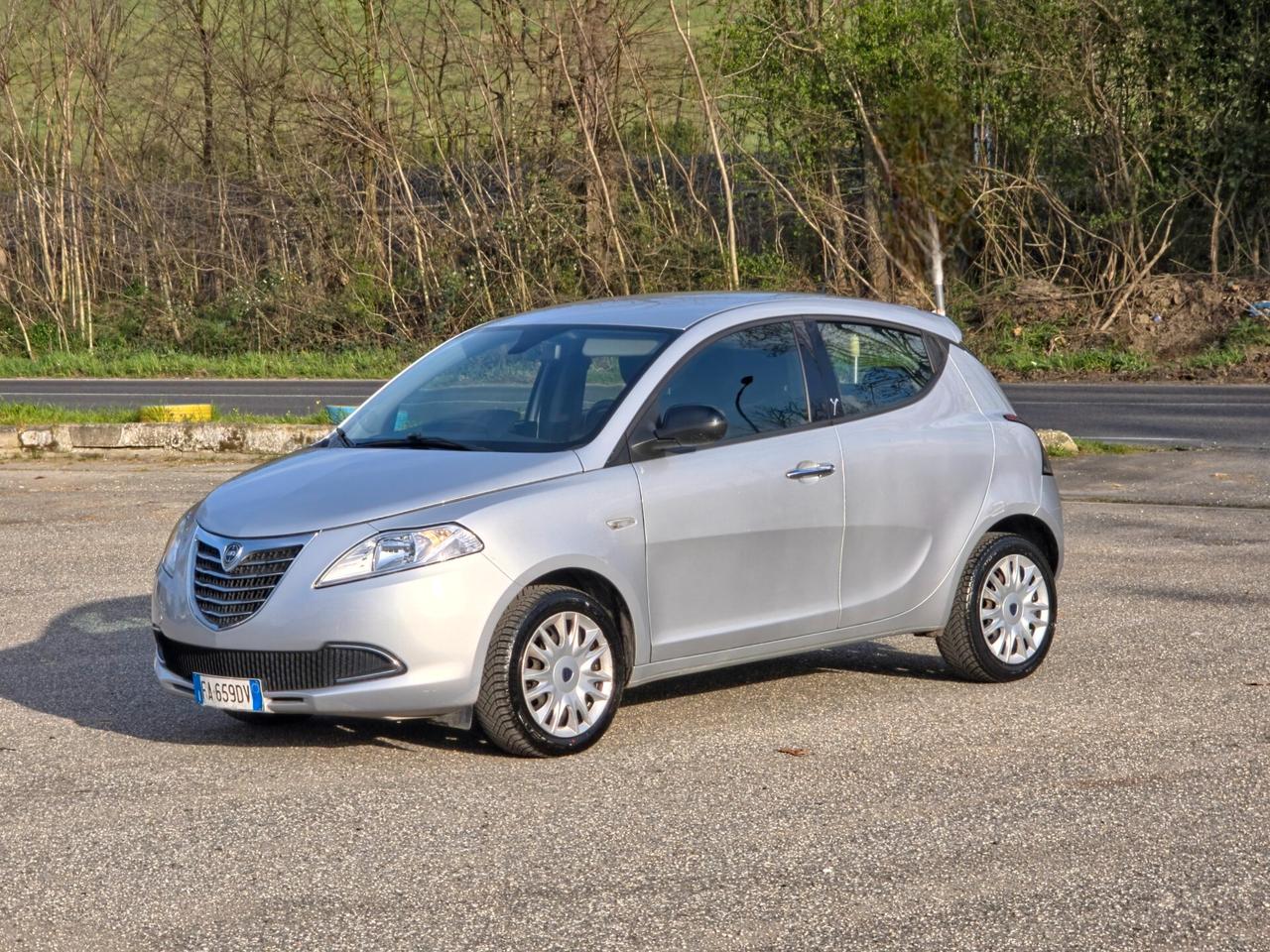 Lancia Ypsilon 1.2 69 CV 5 porte Elefantino 2015-E6 Manuale NEO