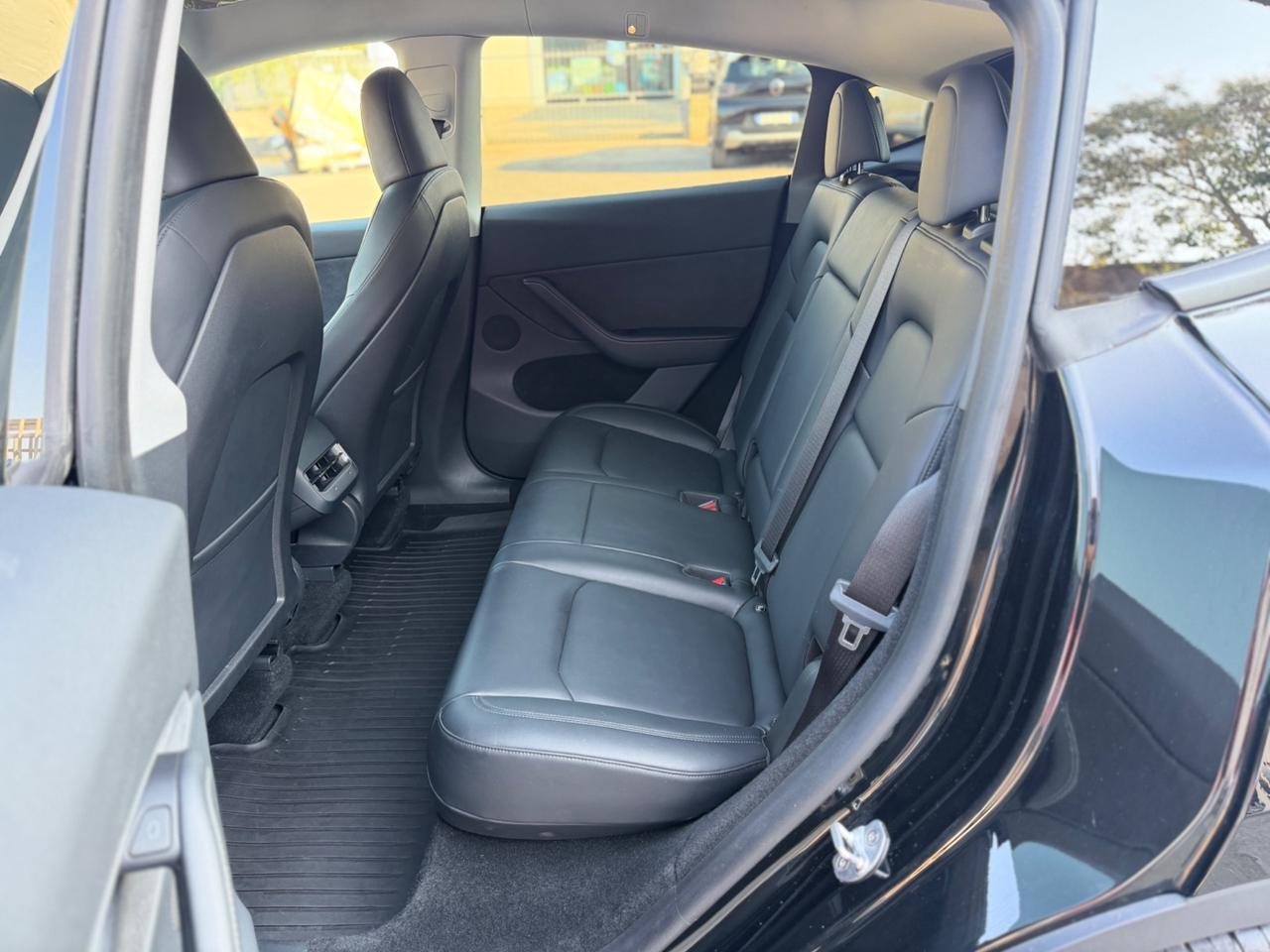Tesla Model Y AWD Performance