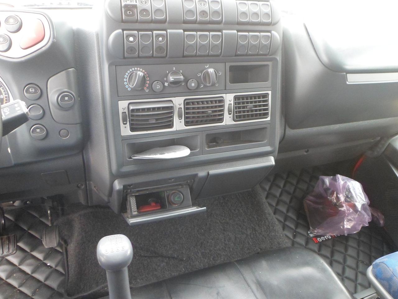 Iveco eurocargo 75e15 centina con pedana idraulica