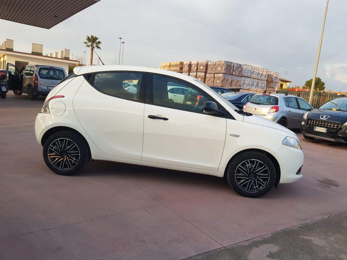 LANCIA - Ypsilon - 1.2 69 CV 5 porte GPL Ecochic Gold