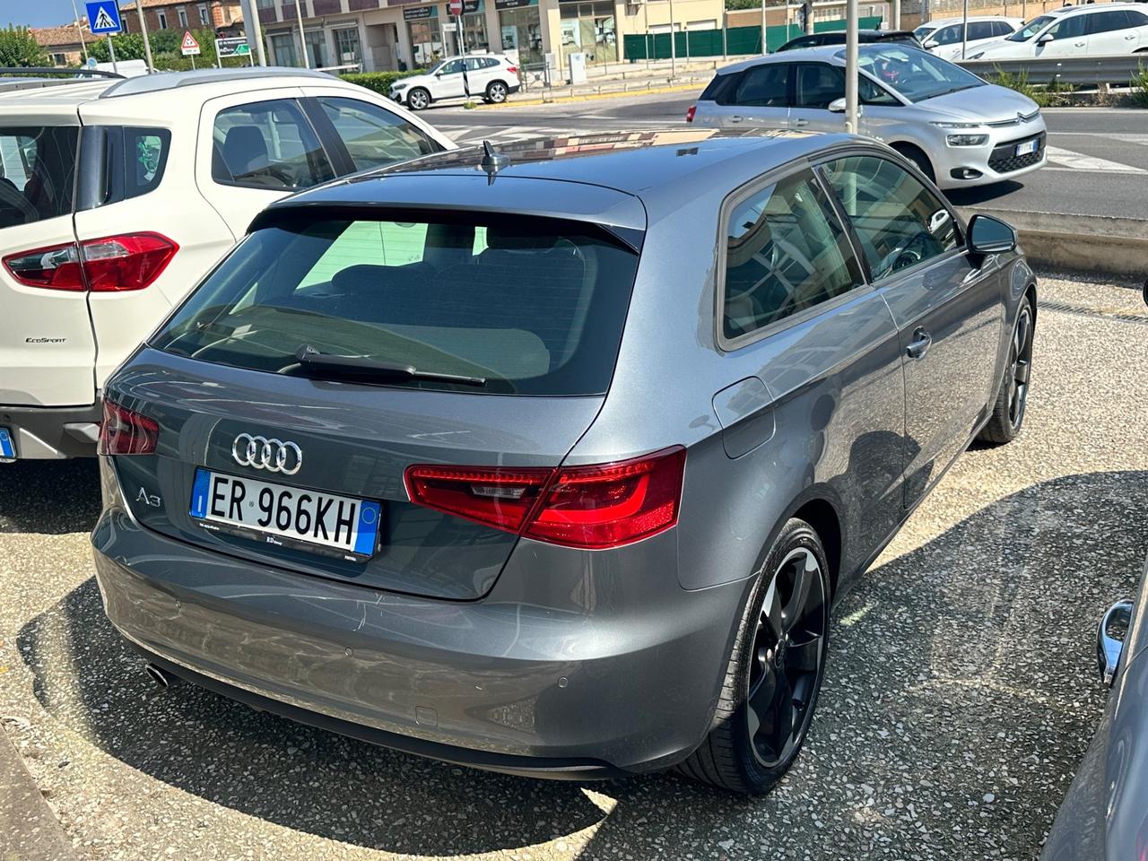 Audi A3 1.6 TDI 105 CV 3 porte cerchi 18 neopatentati