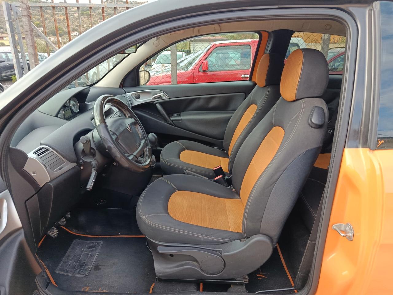 Lancia Ypsilon 1.3 MJT 70 CV Momo Design