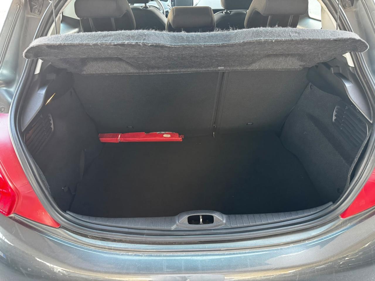 Peugeot 208 1.4 e-HDi 68 CV S&S robotizzato 3 porte Active