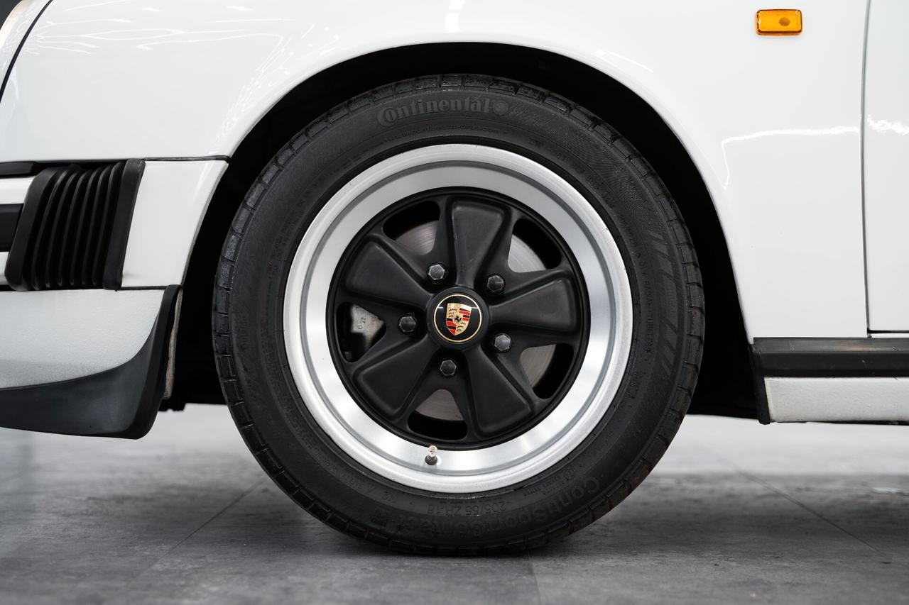 Porsche 911 Carrera 3.2 Cabriolet
