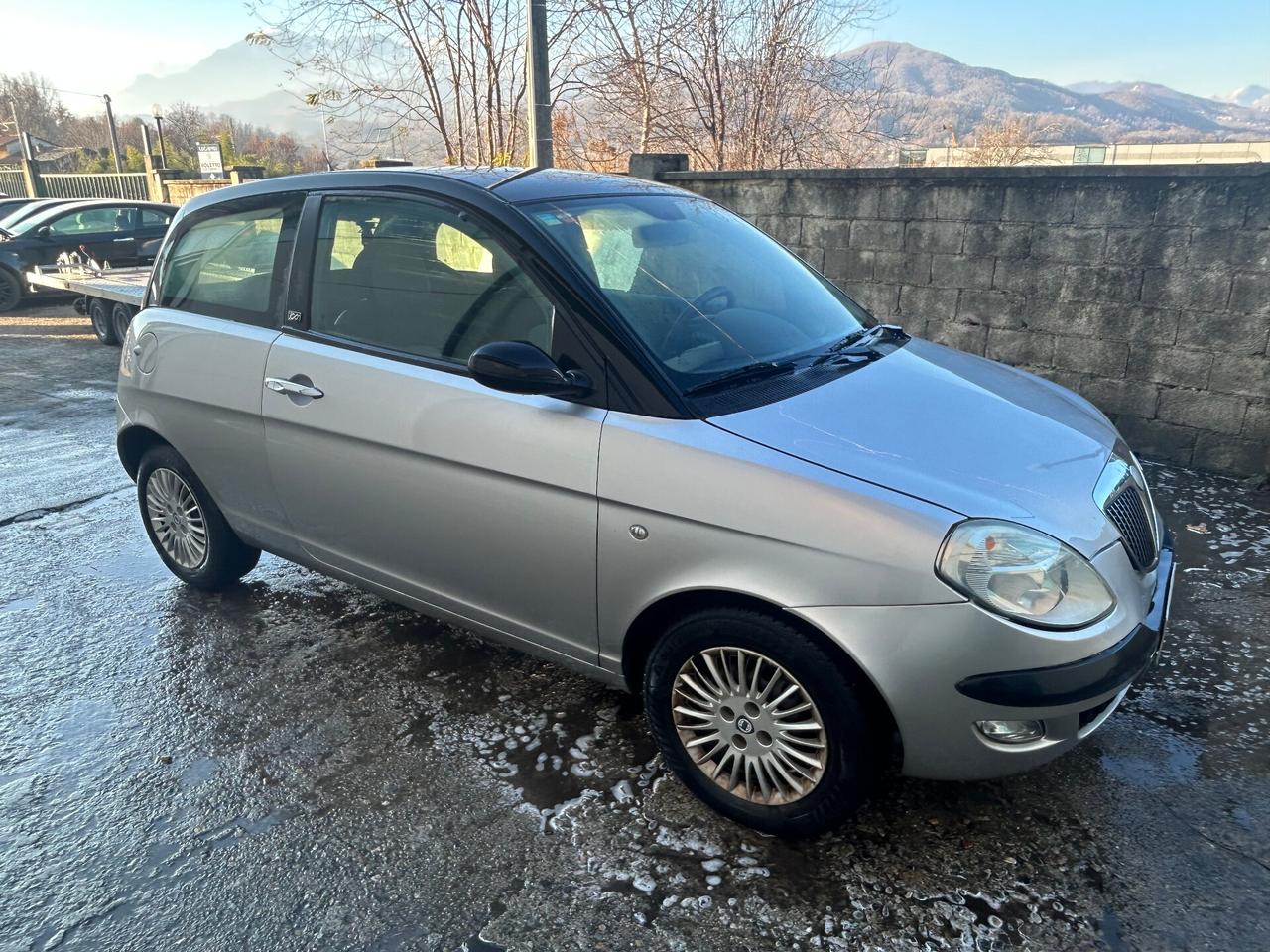 Lancia Ypsilon 1.3 MJT 75 CV Argento