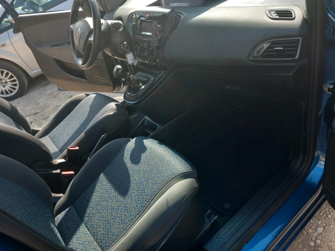 Lancia Ypsilon 1.0 FireFly 5 porte S&S Hybrid Ecochic Gold
