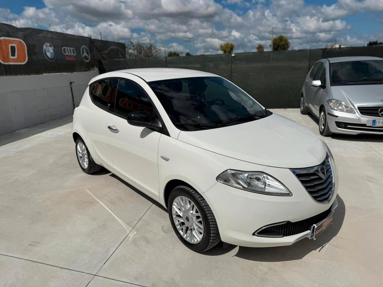 Lancia Ypsilon 1.2 69 CV 5P Gold 2015