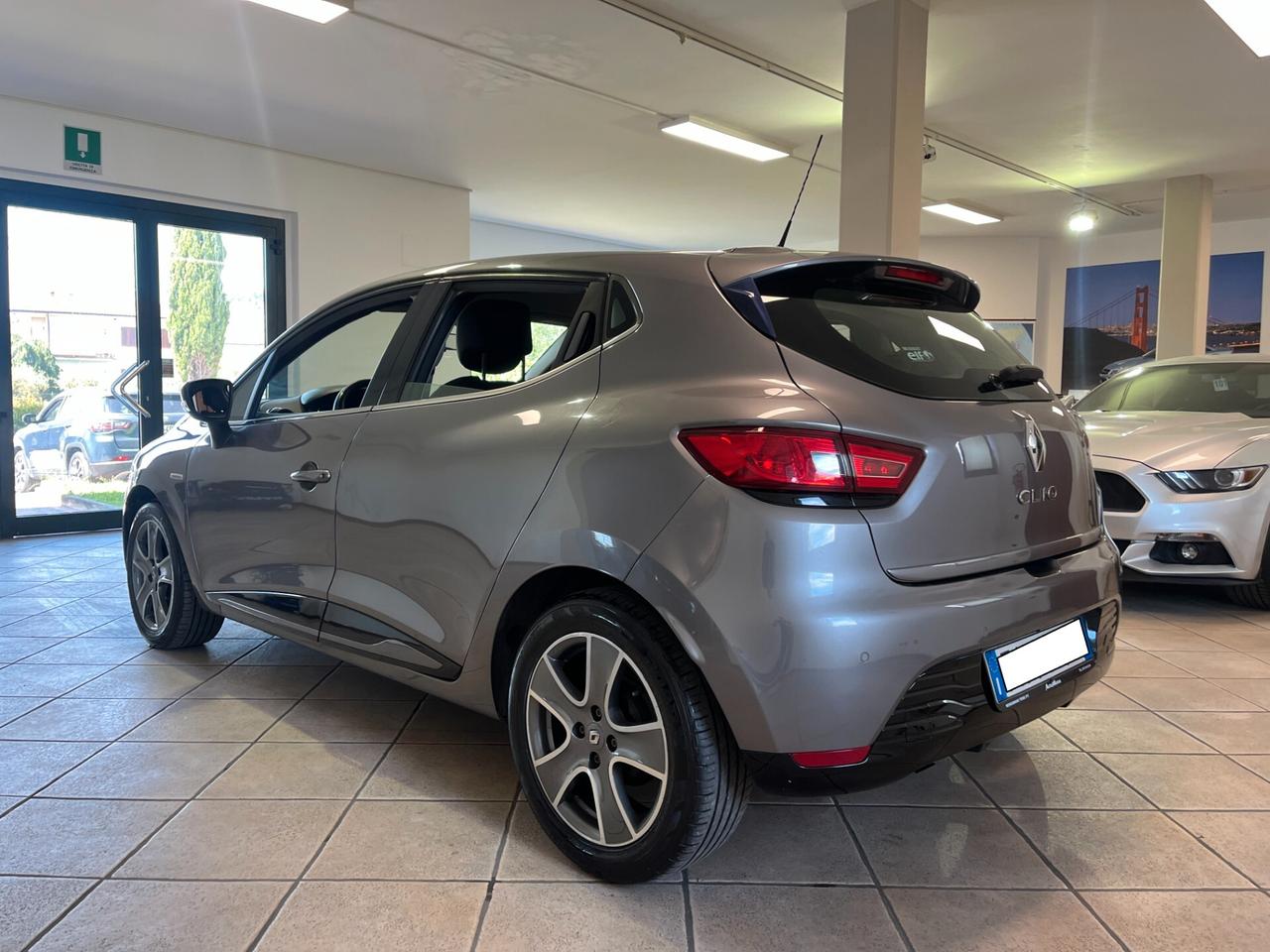 Renault Clio 1.2 75CV 5 porte COSTUME NATIONAL