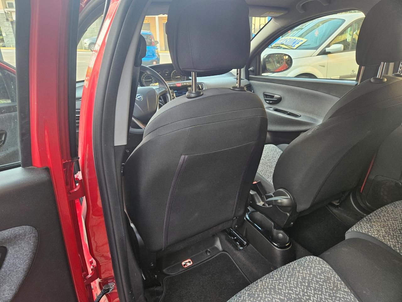 Lancia Ypsilon 1.0 FireFly 5 porte S&S Hybrid Ecochic