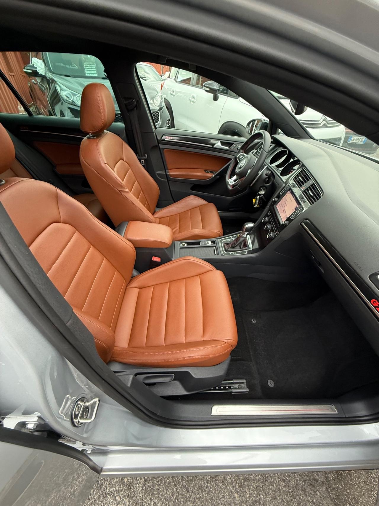 Golf GTI Performance 2.0 TSI DSG-RATE-PERMUTE-