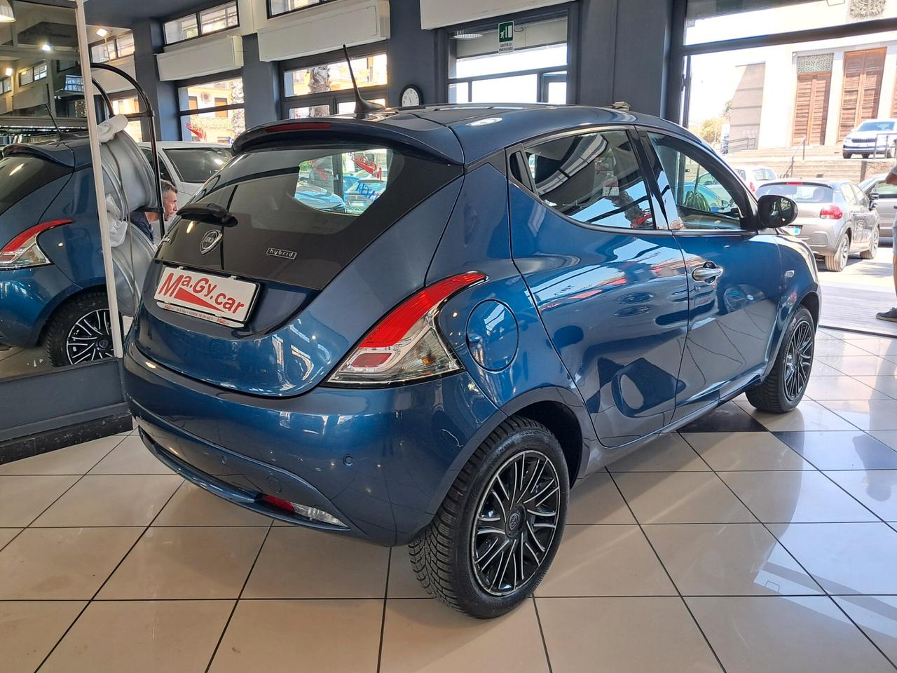 Lancia Ypsilon 1.0 FireFly Hybrid 70 cv Gold