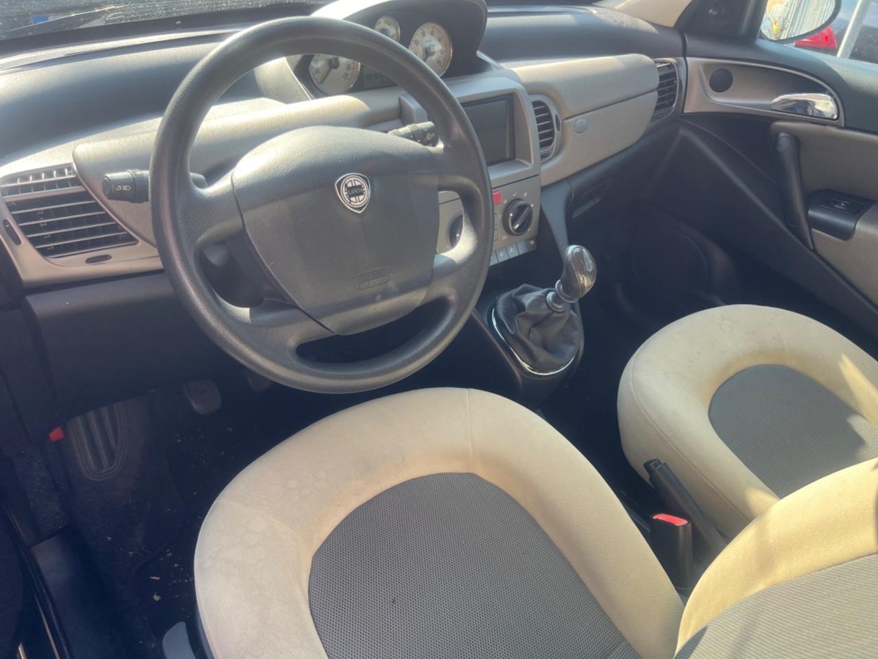 Lancia Ypsilon 1.2 16V Oro