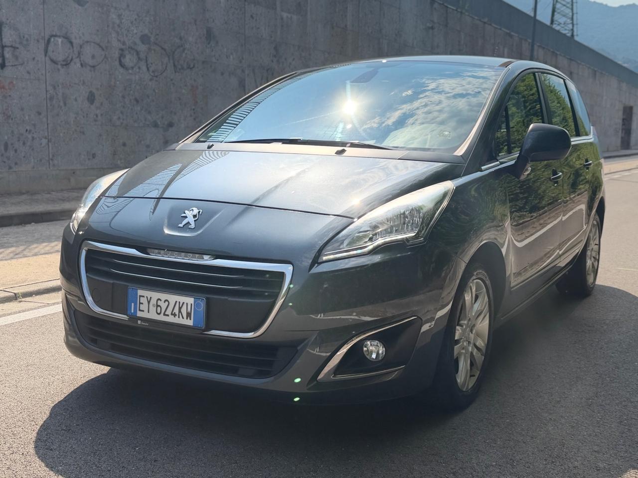 Peugeot 5008 1.6 HDI 115cv 7 POSTI